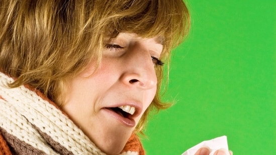 People automatically close their eyes while sneezing. (Unsplash)