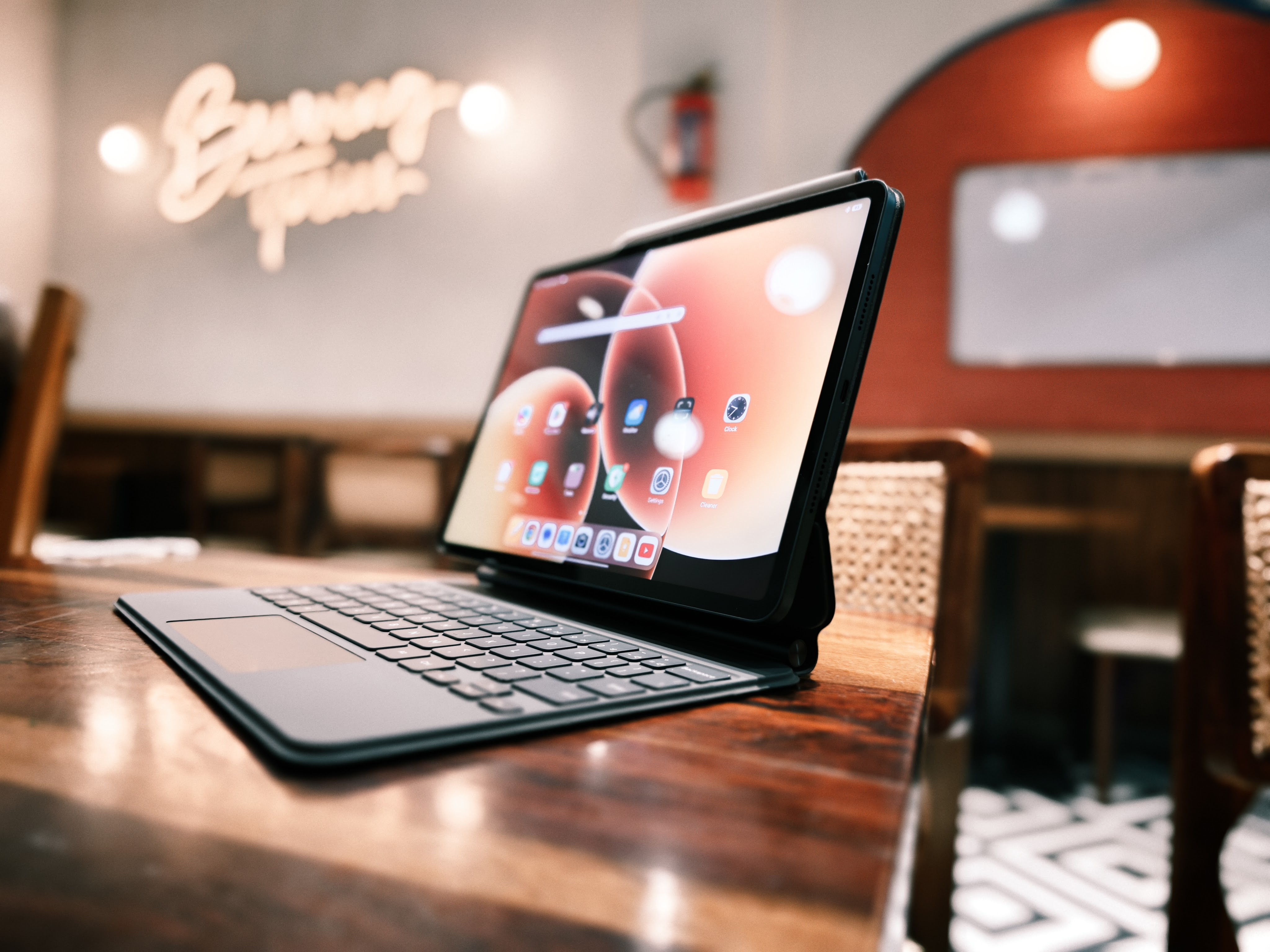 Can't even begin to count the number of times people mistook this for an iPad. Smh. ()