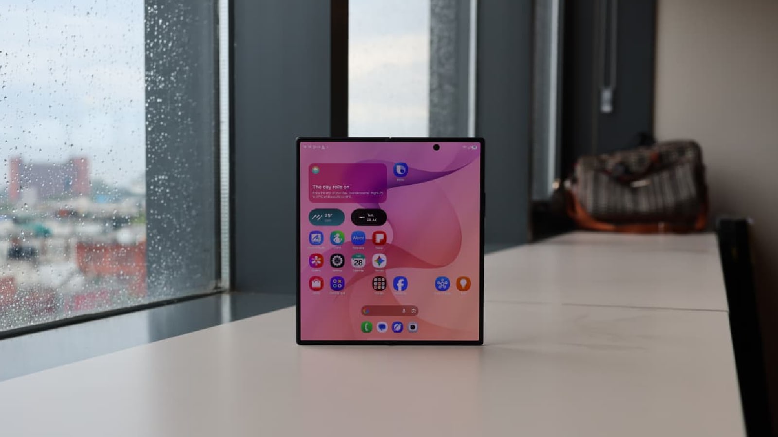 Samsung Galaxy Z Fold8 Ultra Design (HT Tech)