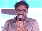 ఆ కారణంతో చంద్రబోస్ ఒక్క రూపాయి తీసుకోకుండా పాటలన్నీ రాశారు.. ధర్మస్థల నియోజకవర్గంపై వీవీ వినాయక్ కామెంట్స్
