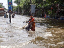 আলিপুর আবহাওয়া দফতরের শেষ পাওয়া তথ্য অনুযায়ী, গত প্রায় ৪৮ ঘণ্টা ধরে দক্ষিণবঙ্গের উপর কার্যত স্থির হয়ে রয়েছে নিম্নচাপটি।