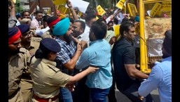 Ludhiana: AAP, BJP workers clash over MPs attending Sajjan Kumar’s funeral Ludhiana: AAP, BJP workers clash over MPs attending Sajjan Kumar’s funeral