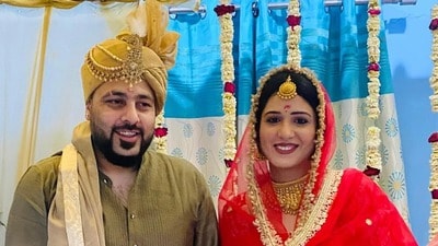দ্বিতীয় বিয়ের ৫ মাসেই ডিভোর্সের ঘোষণা বাদশার, চেনেন ব়্যাপারের সুন্দরী বউকে? দ্বিতীয় বিয়ের ৫ মাসেই ডিভোর্সের ঘোষণা বাদশার, চেনেন ব়্যাপারের সুন্দরী বউকে?