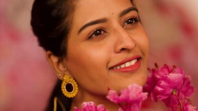 <p>‘ఎలారా ఇంత క్యూట్ గా’ అని ఇల్లు ఇల్లాలు పిల్లలు సీరియల్ లో నర్మదతో కలిసి యాక్ట్ చేసే అమూల్య (బిందు) కామెంట్ పెట్టింది. </p> (instagram-Thandra Anshu Reddy)