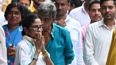প্রাক্তন মুখ্যমন্ত্রী তথা তৃণমূল কংগ্রেসের সুপ্রিমো মমতা বন্দ্যোপাধ্যায়ের ভাইঝি বৃষ্টি মুখোপাধ্যায়ের দেহ উদ্ধার করা হল। (ফাইল ছবি, সৌজন্যে সমীর জানা/হিন্দুস্তান টাইমস) প্রাক্তন মুখ্যমন্ত্রী তথা তৃণমূল কংগ্রেসের সুপ্রিমো মমতা বন্দ্যোপাধ্যায়ের ভাইঝি বৃষ্টি মুখোপাধ্যায়ের দেহ উদ্ধার করা হল। (ফাইল ছবি, সৌজন্যে সমীর জানা/হিন্দুস্তান টাইমস)