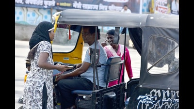 The RTO’s random checks are expected to play a key role during the six-month transition period. (MAHENDRA KOLHE/ HT) The RTO’s random checks are expected to play a key role during the six-month transition period. (MAHENDRA KOLHE/ HT)
