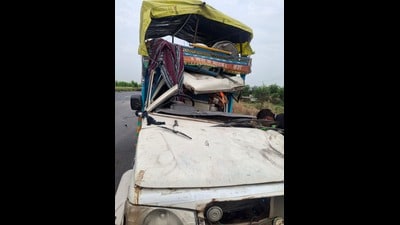 The mangled SUV. (HT) The mangled SUV. (HT)