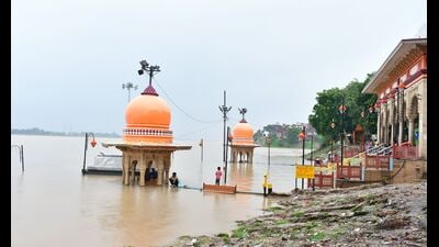 Yamuna in spate as visible from Baluaghat in Prayagraj (HT PHOTO) Yamuna in spate as visible from Baluaghat in Prayagraj (HT PHOTO)