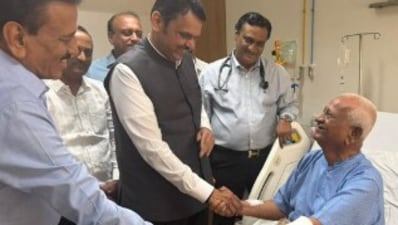 Maharashtra Chief Minister Devendra Fadnavis visits veteran social activist Anna Hazare at Bombay Hospital. Maharashtra Chief Minister Devendra Fadnavis visits veteran social activist Anna Hazare at Bombay Hospital.