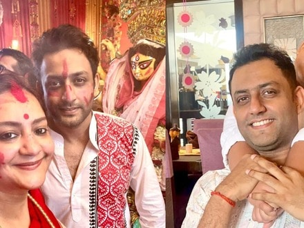 পথ দুর্ঘটনার কবলে আকাশ