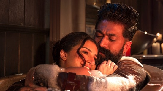 కేజీఎఫ్ రేంజ్ అనుకుంటే దెబ్బకొట్టిన అడల్ట్ కంటెంట్-మండే టెస్టులో టాక్సిక్ ఫెయిల్-యశ్ మూవీకి 7 కోట్లే! (x/Toxic_themovie)