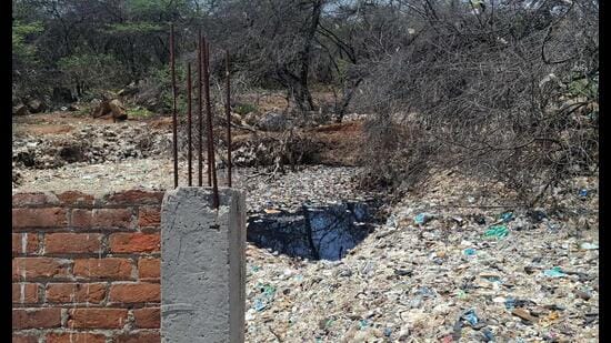 Leachate seen leaking into the Aravalli forest ranges in Gurugram, earlier in June. (HT)