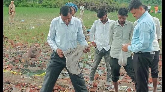 Officials and rescue workers at the site of the blast searching for human remains in Kaushambi on September 1. (HT photo)