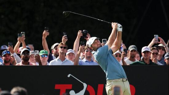 Scottie Scheffler of the United States plays his shot from the 18th tee during the final round of the TOUR Championship 2026 at East Lake Golf Club on August 30, 2026 in Atlanta, Georgia (Getty Images)