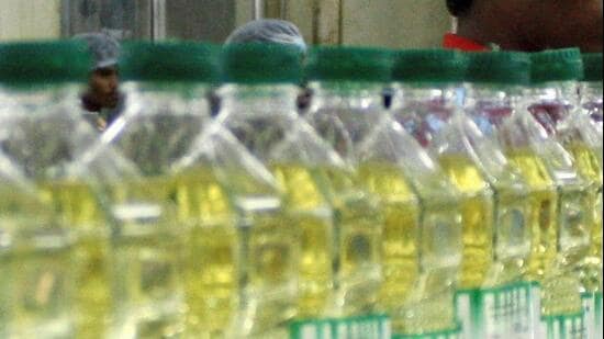 The move comes amid strong resistance from traders to the government’s decision to enforce restrictions on the sale of loose edible oil. (Reuters/Representational)
