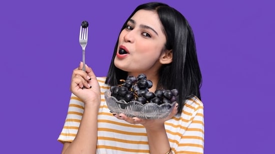 Here's what expert says about eating fruits at night.