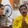 ভারতীয় সেনাবাহিনীর কর্নেল সোফিয়া কুরেশিকে নিয়ে বিতর্কিত মন্তব্যের জেরে মধ্যপ্রদেশের মন্ত্রী কুনওয়ার বিজয় শাহের বিরুদ্ধে মামলা চালানোর অনুমতি না দেওয়ার সিদ্ধান্তে সিলমোহর দিলেন রাজ্যপাল মঙ্গুভাই প্যাটেল।