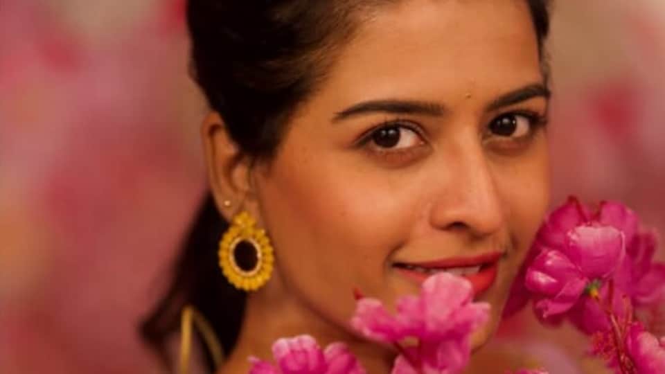 <p>సీరియల్ లో యాక్టింగ్ తో అదరగొడుతున్న అన్షు రెడ్డి.. సోషల్ మీడియాలోనూ యాక్టివ్ గా ఉంటుంది. ఆమె తరచుగా వెకేషన్లకు వెళ్తుంది. ఆ పిక్స్ ను సోషల్ మీడియాలో షేర్ చేస్తుంది. </p>(instagram-Thandra Anshu Reddy)