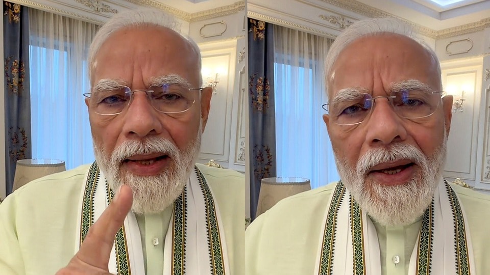 দেশের অর্থনীতিকে আরও শক্তিশালী করতে স্বনির্ভরতা ও দেশীয় পণ্যের উপর জোর দিলেন প্রধানমন্ত্রী নরেন্দ্র মোদী