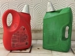 Red and green have long divided the shrine between its two saints. Hazrat Sarmad lies under a red chaadar, Hazrat Hare Bhare Shah under a green chaadar. (HT Photo)