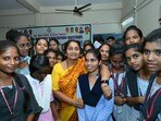 విద్యార్థులతో మంత్రి సవిత