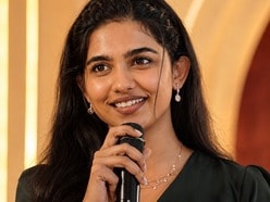 Mamitha Baiju: హాస్పిటల్ పాలైన హీరోయిన్.. వరుసగా మూడు బ్లాక్‌బస్టర్ హిట్స్.. ఇప్పుడు హై ఫీవర్‌