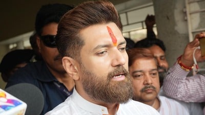 চিরাগ পাসওয়ানের দপ্তর সূত্রে জানা গিয়েছে, মন্ত্রীর অফিসে একটি হুমকির চিঠি এসেছে।