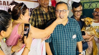 'কেক খাইয়েছি বলে…’,TMC বিধায়ক কুণাল ঘোষের সাথে জন্মদিন পালন,পালটা জবাব শ্রীলেখার 'কেক খাইয়েছি বলে…’,TMC বিধায়ক কুণাল ঘোষের সাথে জন্মদিন পালন,পালটা জবাব শ্রীলেখার