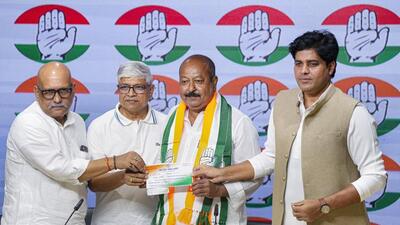 AIMIM national spokesperson Syed Asim Waqar joins the Congress in the presence of the party’s UP in-charge Rajendra Pal Gautam, UP Congress chief Ajay Rai, and AICC minority department chairman Imran Pratapgarhi in New Delhi on Wednesday. (PTI PHOTO) AIMIM national spokesperson Syed Asim Waqar joins the Congress in the presence of the party’s UP in-charge Rajendra Pal Gautam, UP Congress chief Ajay Rai, and AICC minority department chairman Imran Pratapgarhi in New Delhi on Wednesday. (PTI PHOTO)