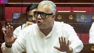ক্যামাক স্ট্রিট কাণ্ডে অবশেষে শেক্সপিয়র সরণি থানায় হাজিরা দিলেন তৃণমূলের রাজ্যসভার সাংসদ ডেরেক ও’ব্রায়েন। (Sansad TV/ANI Video Grab) ক্যামাক স্ট্রিট কাণ্ডে অবশেষে শেক্সপিয়র সরণি থানায় হাজিরা দিলেন তৃণমূলের রাজ্যসভার সাংসদ ডেরেক ও’ব্রায়েন। (Sansad TV/ANI Video Grab)
