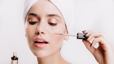 Concealers to hide under eyes (Magnific) Concealers to hide under eyes (Magnific)