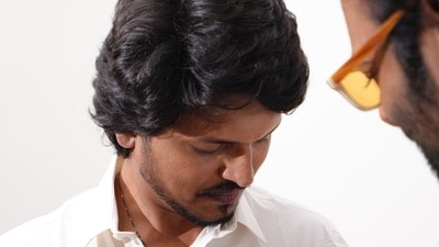 స్పిరిట్ను దాటేయాలి.. రోమాంచకం హీరోతో ప్రభాస్.. వీడియో వైరల్.. అభిమానంతో పేరులోనే ప్రభాస్ (x/VangaPictures) స్పిరిట్ను దాటేయాలి.. రోమాంచకం హీరోతో ప్రభాస్.. వీడియో వైరల్.. అభిమానంతో పేరులోనే ప్రభాస్ (x/VangaPictures)