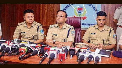 Jamshedpur SSP Ehtesham Waqarib addresses a press meet on Wednesday (HT PHOTO) Jamshedpur SSP Ehtesham Waqarib addresses a press meet on Wednesday (HT PHOTO)