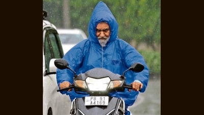 The showers provided temporary relief from the humid and warm conditions that have prevailed in the city in recent days. (Gurpreet Singh/HT) The showers provided temporary relief from the humid and warm conditions that have prevailed in the city in recent days. (Gurpreet Singh/HT)