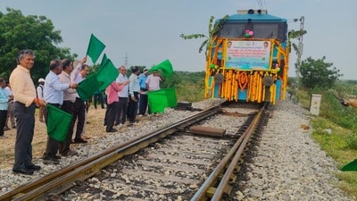 నైనీ నుంచి చేరిన తొలి బొగ్గు రేక్