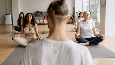 Harvard suggests a 15-minute meditation practise to fit into your busy day. Harvard suggests a 15-minute meditation practise to fit into your busy day.