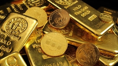 Gold prices fall below the 2026 record high as investors watch interest rates and the US dollar. (Pexel)