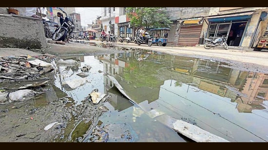 Wastewater accumulated on a road in Ward number 12 in Ludhiana on Wednesday. (Gurpreet Singh/HT)