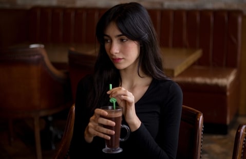 How to match your outfit to your cafe mood: 5 Looks inspired by your order