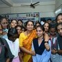 విద్యార్థులతో మంత్రి సవిత