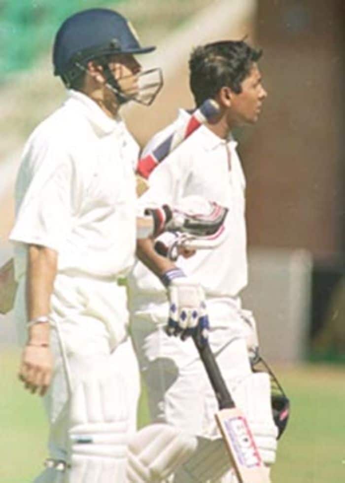 Shiv Sunder Das with Sachin Tendulkar for India in a Test match. (X Images)