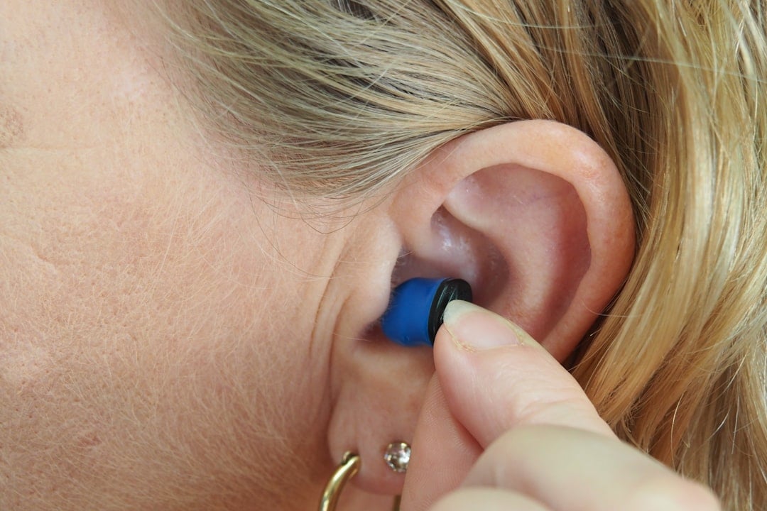 Earphones that are not cleaned from time to time transmit bacteria inside the ear. (Unsplash) Earphones that are not cleaned from time to time transmit bacteria inside the ear. (Unsplash)