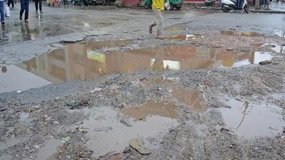 পুজোর আগেই শহরের বেহাল রাস্তার সংস্কার!