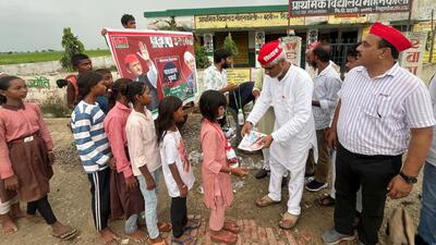 Samajwadi Party workers distribute study kits to children whose local schools no longer function. (Sourced) Samajwadi Party workers distribute study kits to children whose local schools no longer function. (Sourced)
