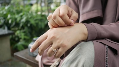 An itch-scratching service in China is bringing in  ₹14 lakh per month as revenue. (Representational image)