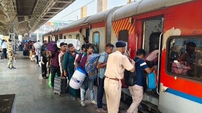 ప్రయాణికులకు అలర్ట్ - 8 ఎక్స్ప్రెస్ రైళ్ల వేళల్లో మార్పులు! కొత్త షెడ్యూల్ ఇదే ప్రయాణికులకు అలర్ట్ - 8 ఎక్స్ప్రెస్ రైళ్ల వేళల్లో మార్పులు! కొత్త షెడ్యూల్ ఇదే