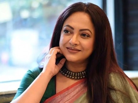 প্রধানমন্ত্রীর ছবি বিতর্কে স্বস্তি পেলেন শ্রীলেখা