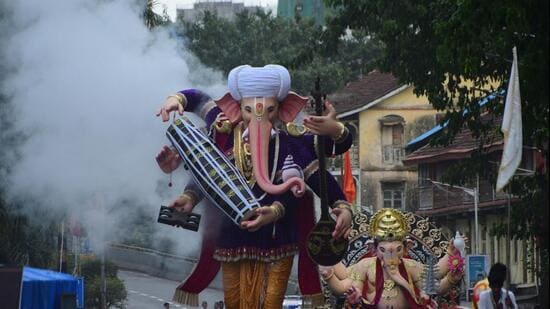 Mumbai, India – 02 Sept 2026: Devotees carry the Idol Lord Ganesh (Parelcha Raja) from Nikhil Khatu Ganesh Workshop ahead of the upcoming Ganesh Chaturthi festival, in Mumbai, India, on Tuesday, 02 Sept 2026. (Photo by Bhushan Koyande/HT Photo)
