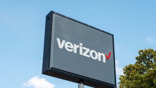 Verizon down. (Getty Images via AFP)