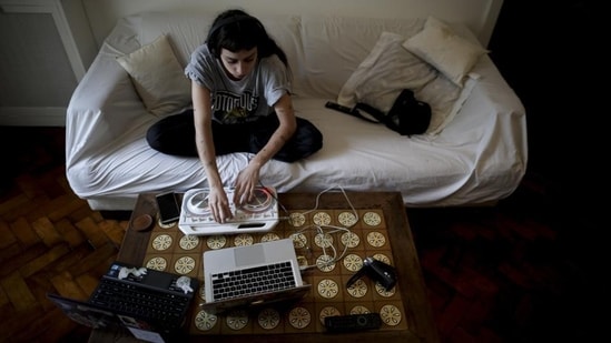 How to not gain weight sitting at a desk? (AP)